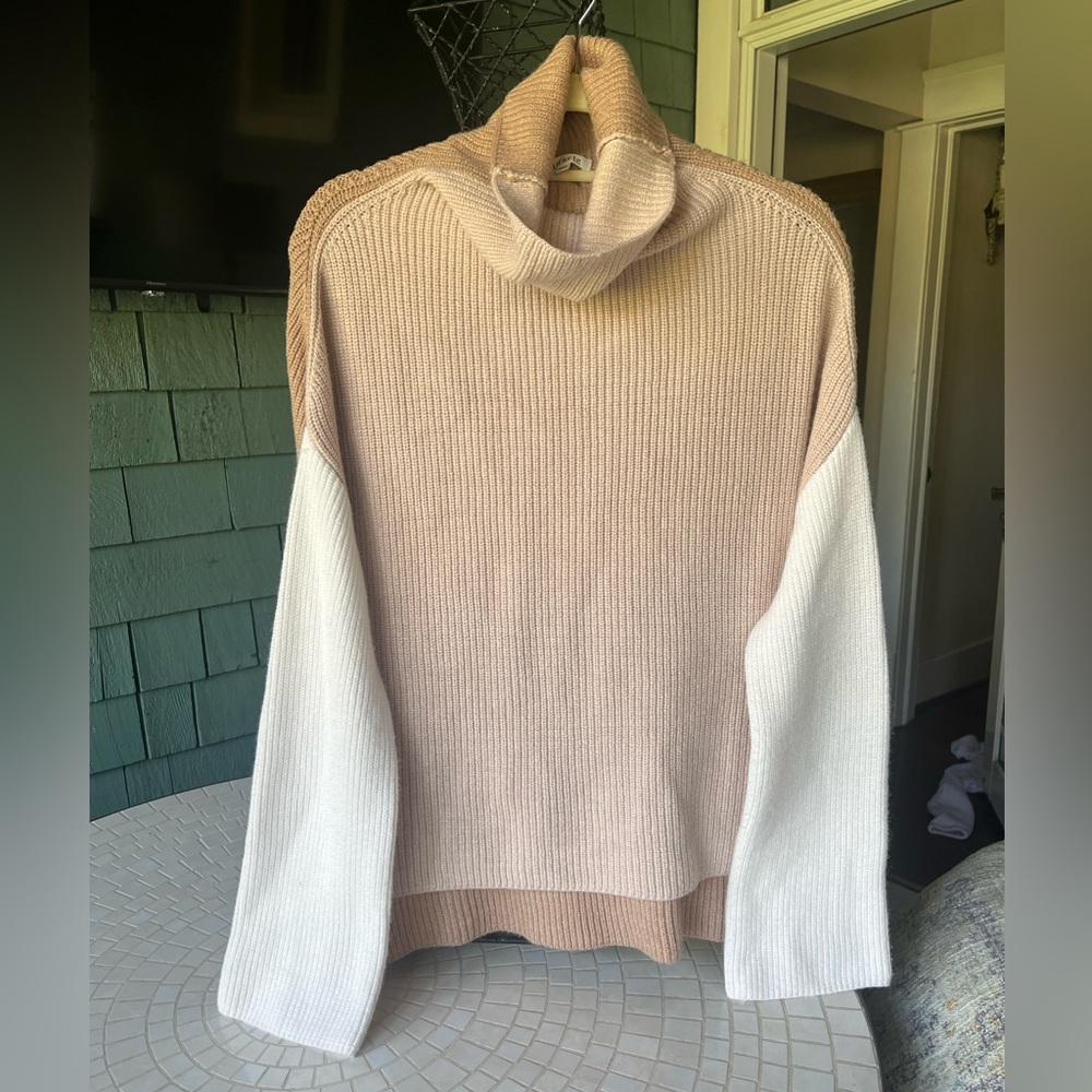Beautiful Miracle Neutral Tri Color Turtlenecks Sweater.Great condition.Size M/L